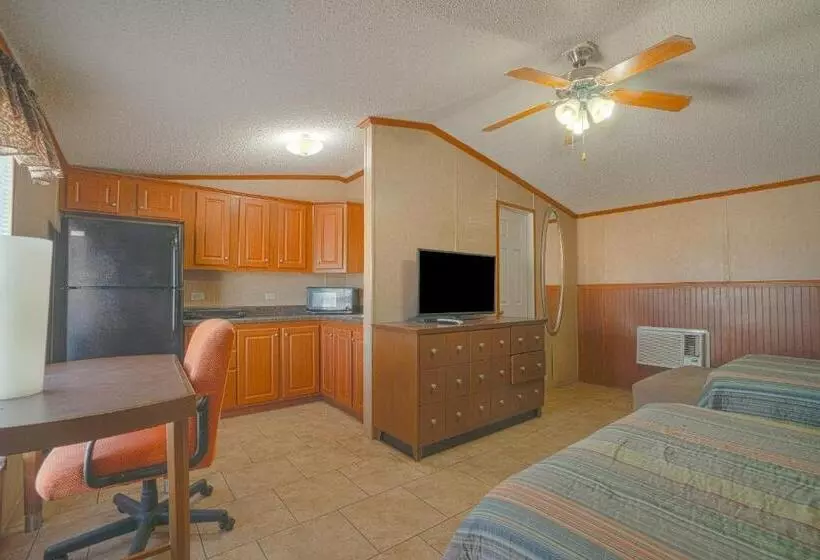 モーテル Grand Eagle Ford Lodge & Rv Park