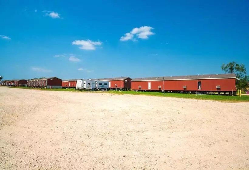 モーテル Grand Eagle Ford Lodge & Rv Park