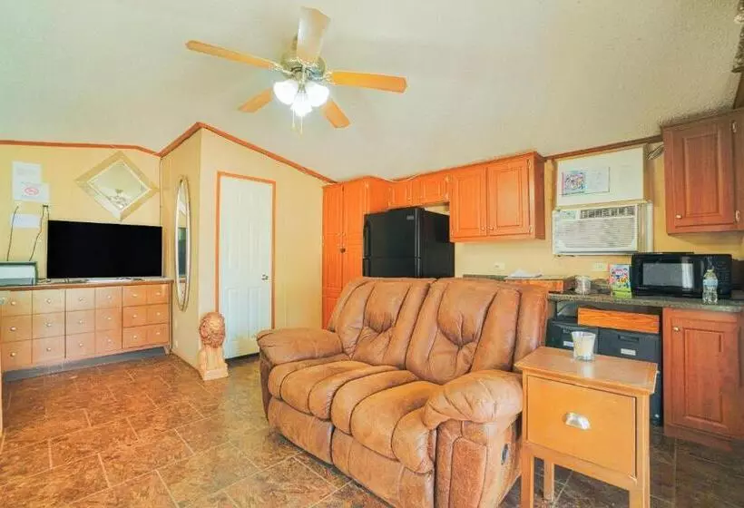モーテル Grand Eagle Ford Lodge & Rv Park