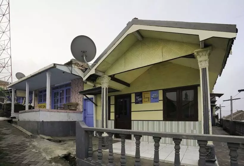 Hotelli Spot On 2126 Bromo Indah Homestay