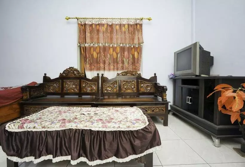Hotelli Spot On 2126 Bromo Indah Homestay