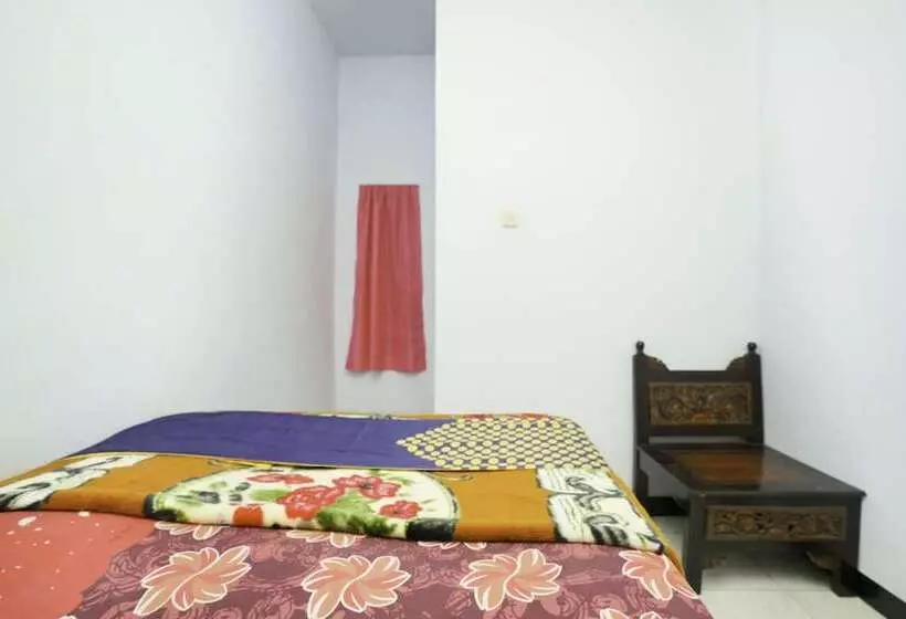 Hotelli Spot On 2126 Bromo Indah Homestay