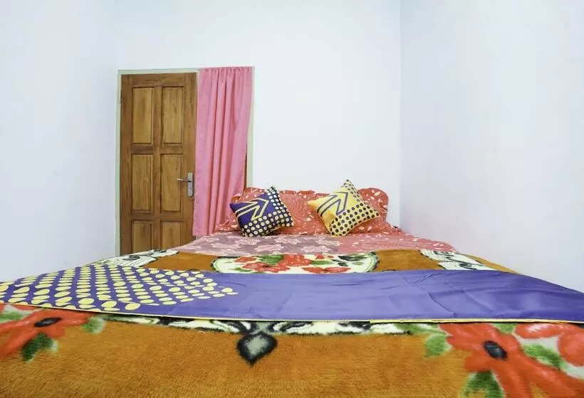 Hotelli Spot On 2126 Bromo Indah Homestay