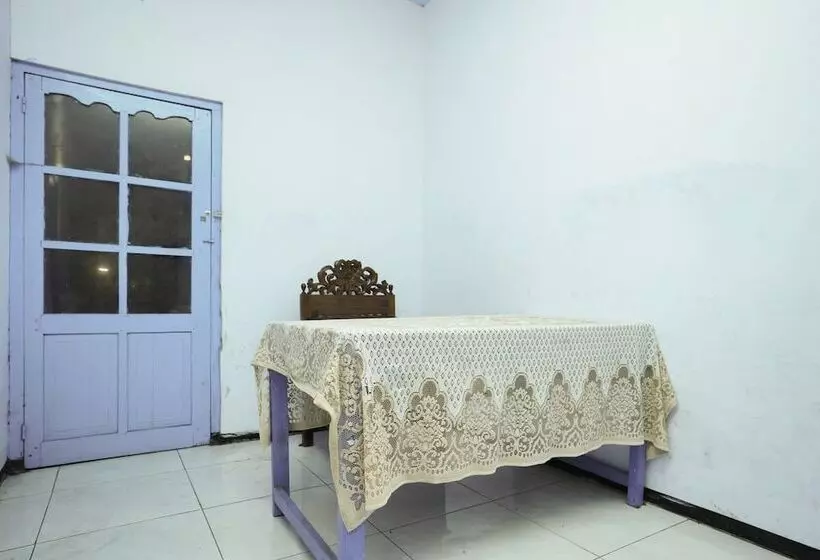 Hotelli Spot On 2126 Bromo Indah Homestay