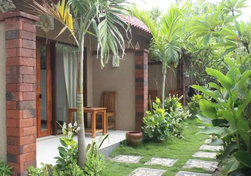 Retkeilymaja Made Taro  Menjangan Homestay