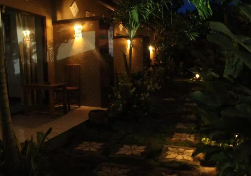 Retkeilymaja Made Taro  Menjangan Homestay