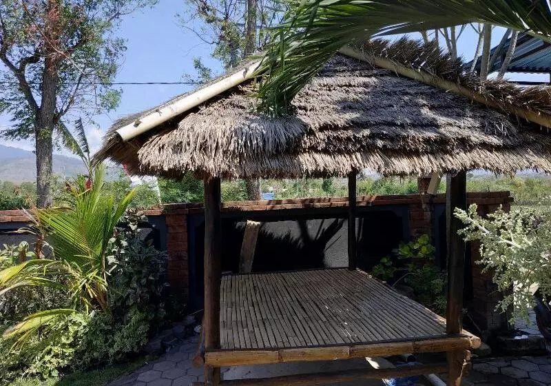 Retkeilymaja Made Taro  Menjangan Homestay