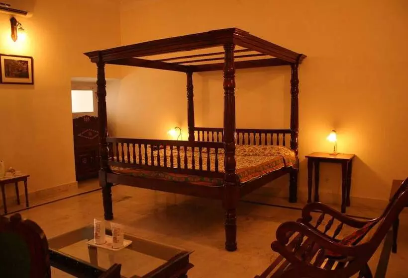 Hotelli Aamod Mudfort Kuchesar