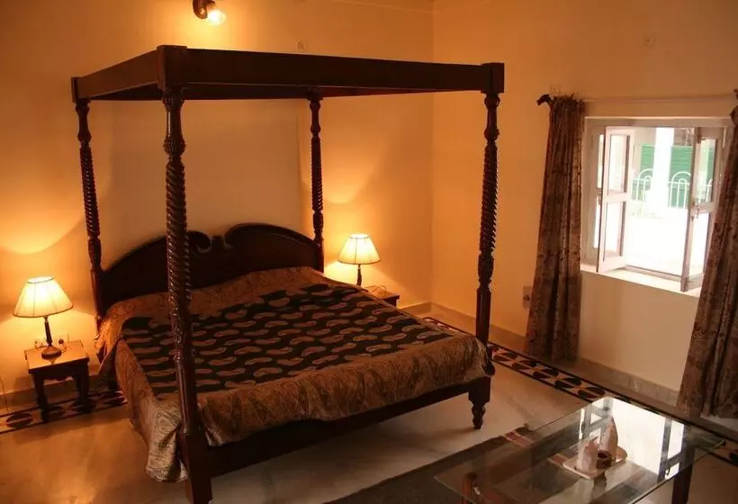 Hotelli Aamod Mudfort Kuchesar