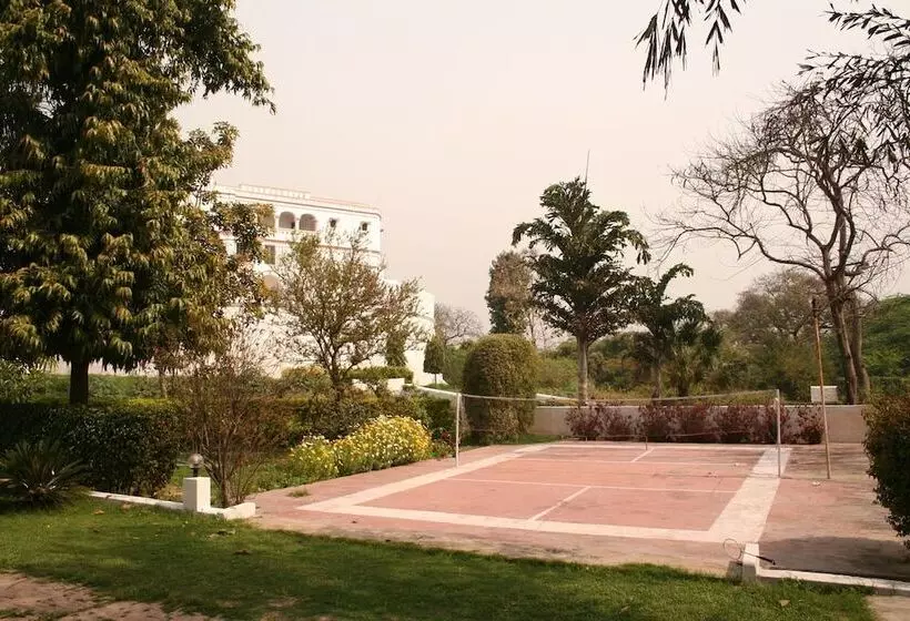 Hotelli Aamod Mudfort Kuchesar