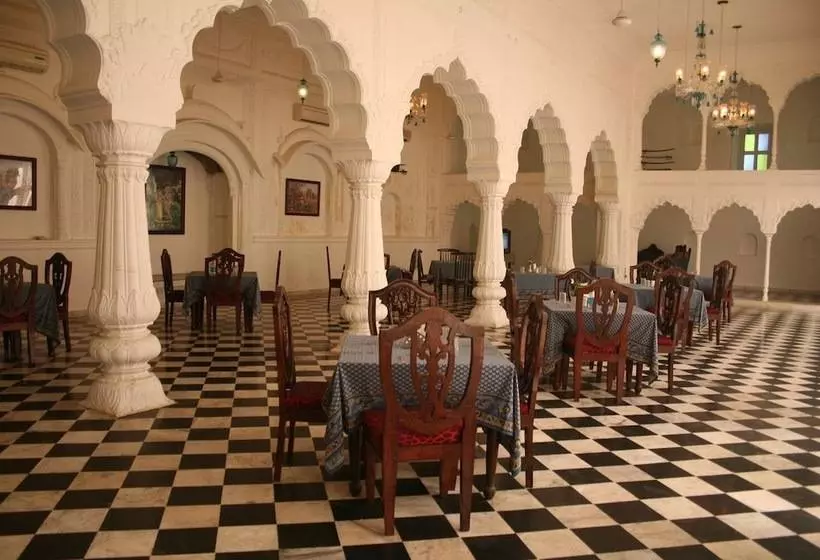 Hotelli Aamod Mudfort Kuchesar