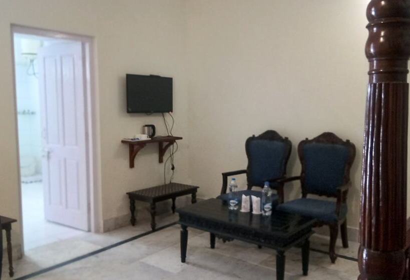 Отель Aamod Mudfort Kuchesar