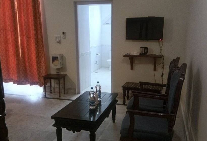 Отель Aamod Mudfort Kuchesar