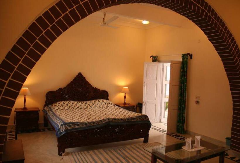 ホテル Aamod Mudfort Kuchesar