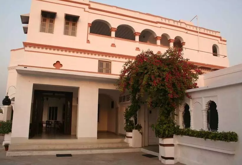 Hotelli Aamod Mudfort Kuchesar