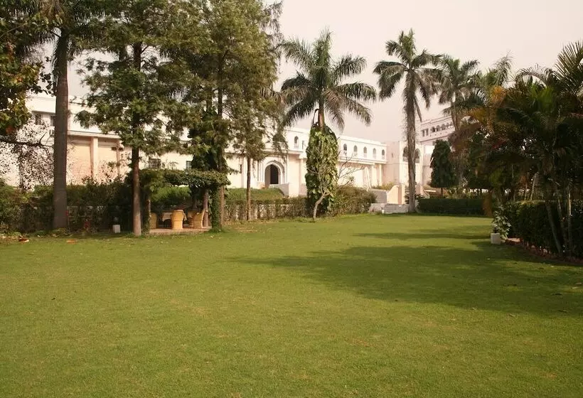 Hotelli Aamod Mudfort Kuchesar