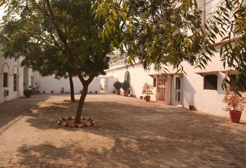 ホテル Aamod Mudfort Kuchesar