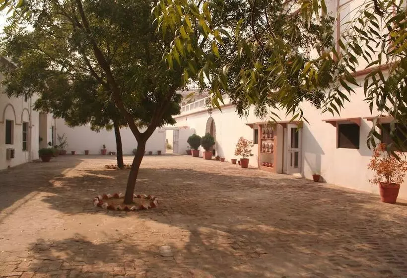 Hotelli Aamod Mudfort Kuchesar