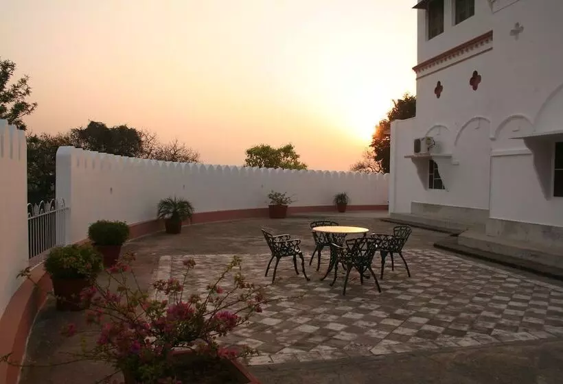 Hotelli Aamod Mudfort Kuchesar
