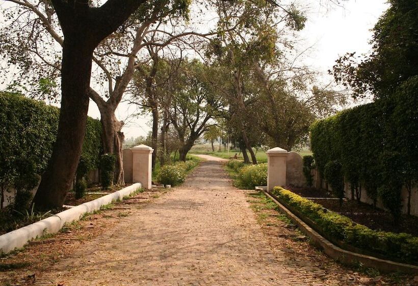 Отель Aamod Mudfort Kuchesar