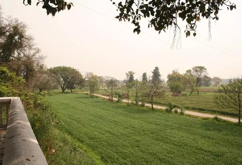 Hotelli Aamod Mudfort Kuchesar