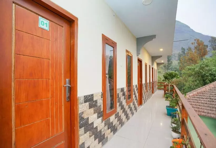 ホテル Family Homestay By Oyo Rooms