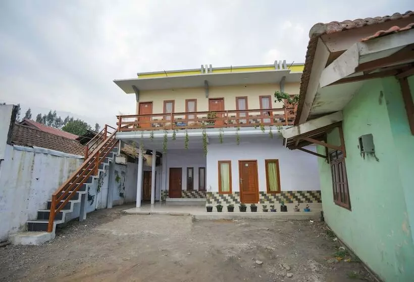 ホテル Family Homestay By Oyo Rooms