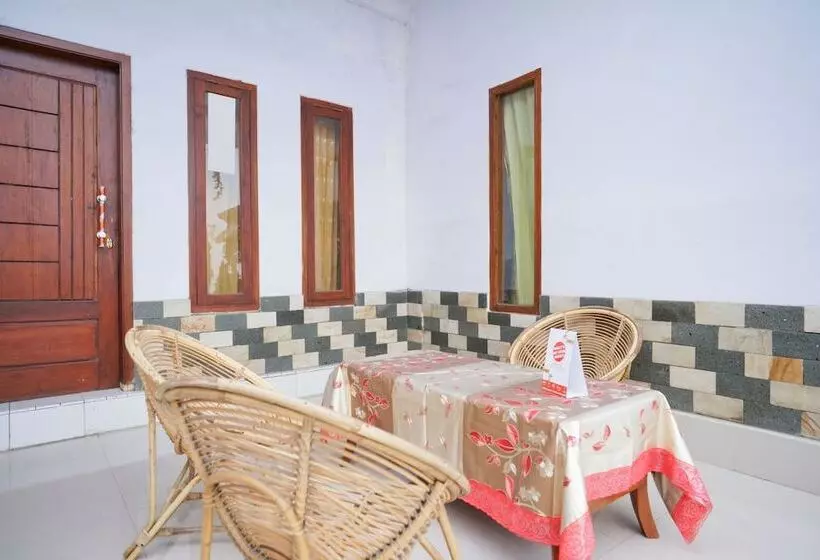 ホテル Family Homestay By Oyo Rooms