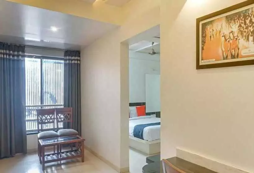 ホテル Maval Grand