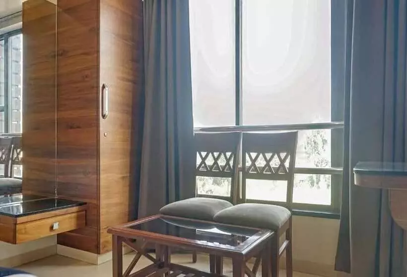 ホテル Maval Grand