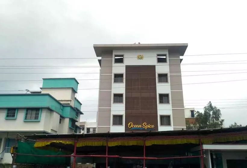 ホテル Maval Grand