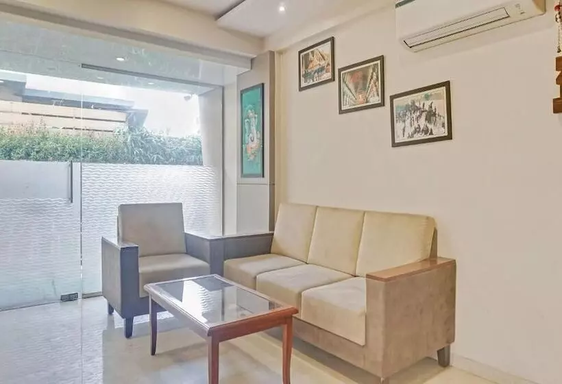 ホテル Maval Grand