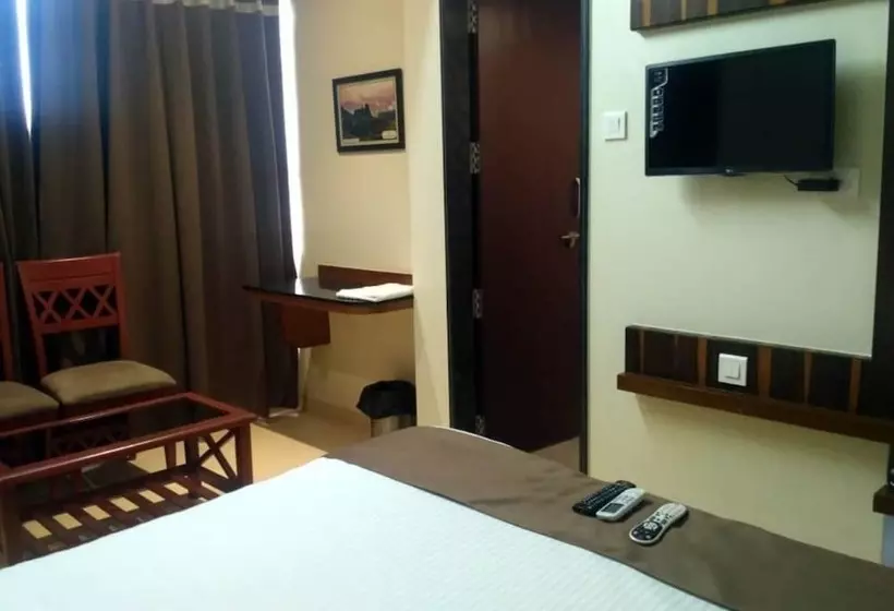 ホテル Maval Grand