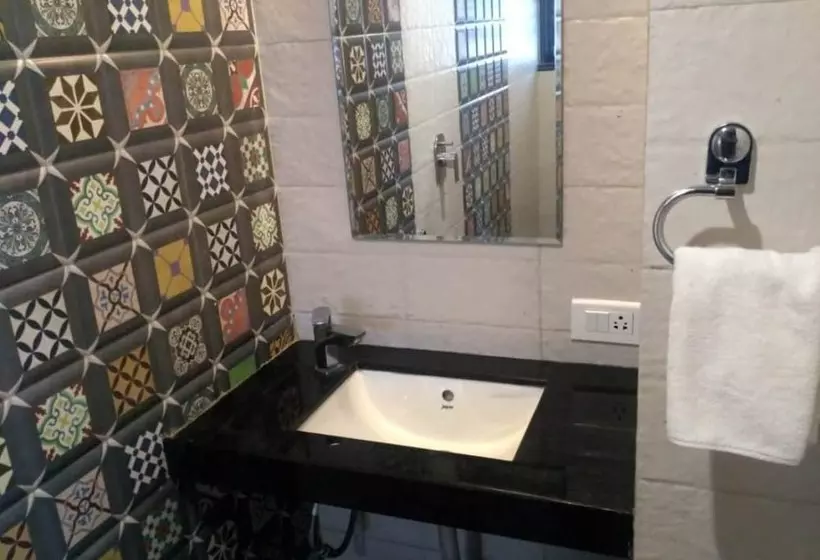 ホテル Maval Grand