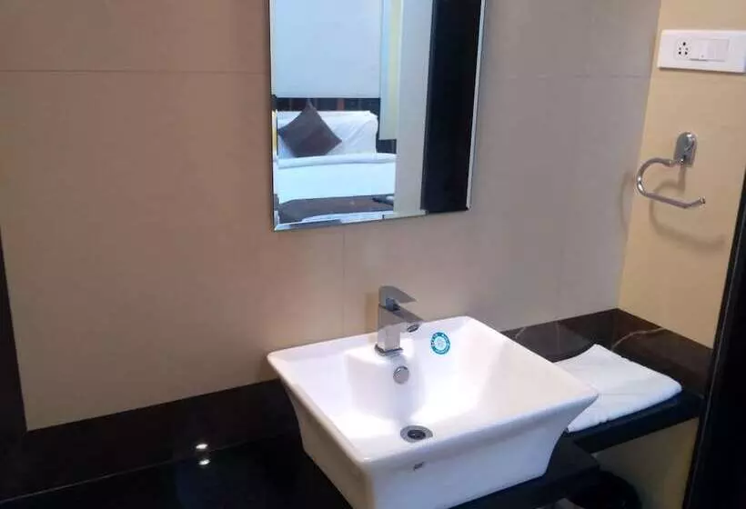 ホテル Maval Grand