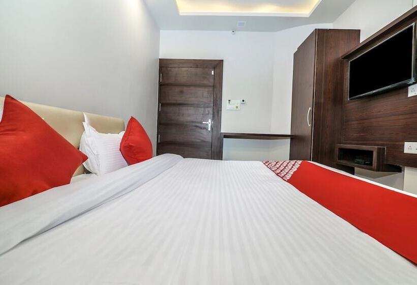 هتل Pooja Residency