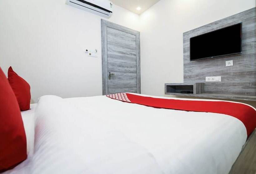 هتل Pooja Residency