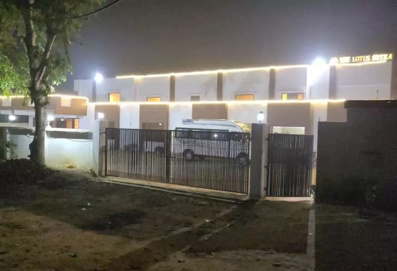 Hotelli The Lotus Sutra