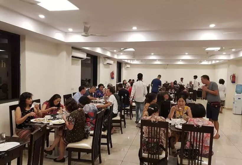 Hotelli The Lotus Sutra