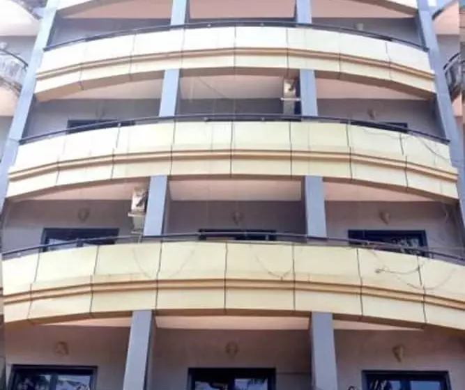 Hotelli Travellers Inn