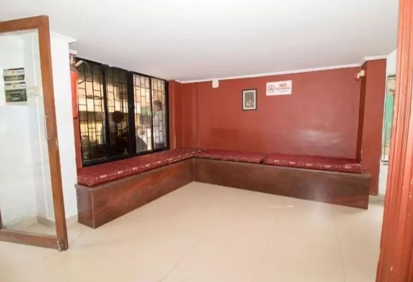 Hotelli Travellers Inn