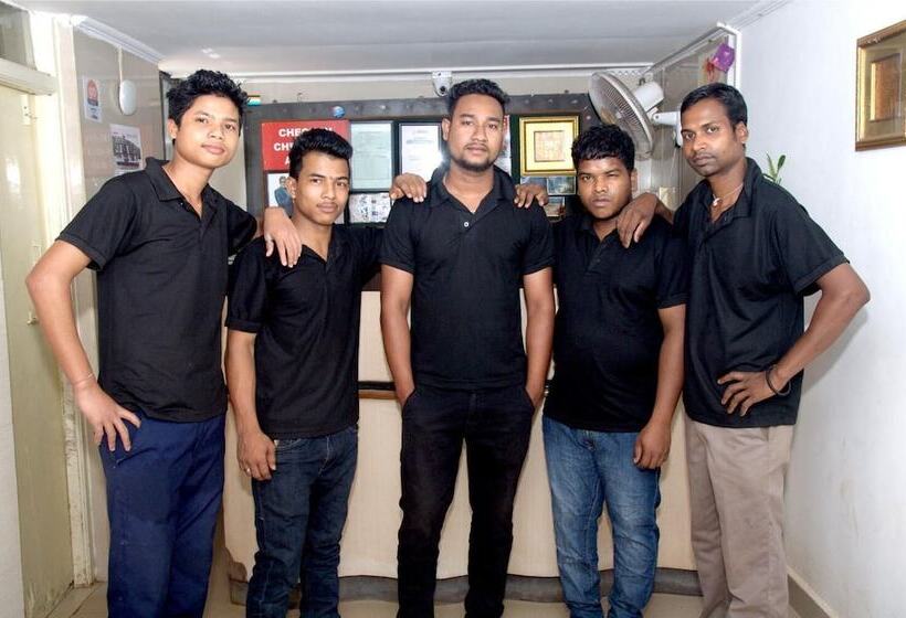 호텔 Travellers Inn