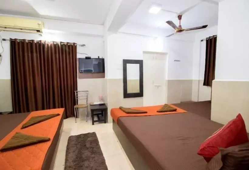 Hotelli Travellers Inn