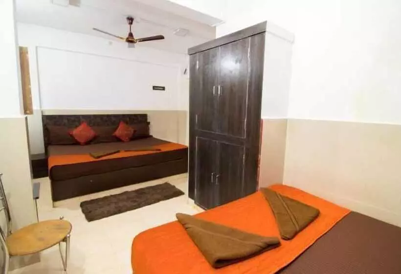 Hotelli Travellers Inn