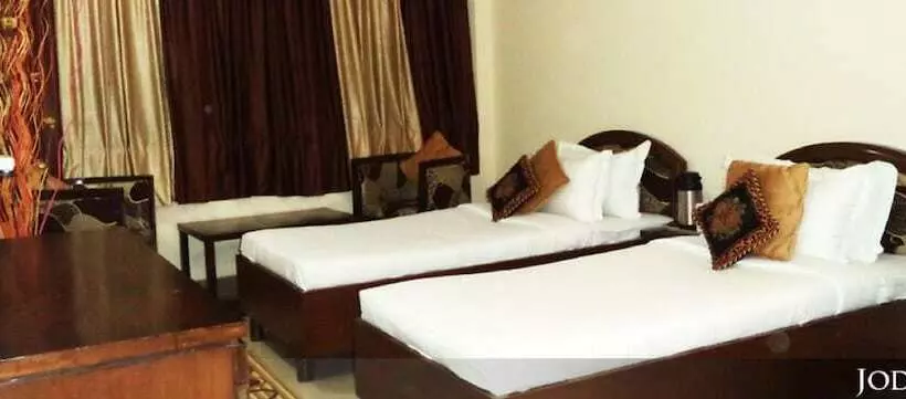 هتل Vakna Highway Guest House