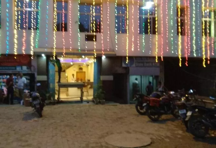 Hotelli Zero Mile Rooms