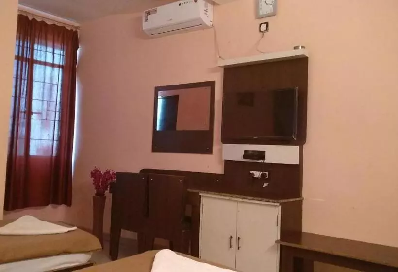 Hotelli Zero Mile Rooms