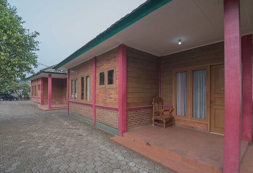 بنسيون Reddoorz Plus At Hotel Negeri Baru Lodaya Puncak