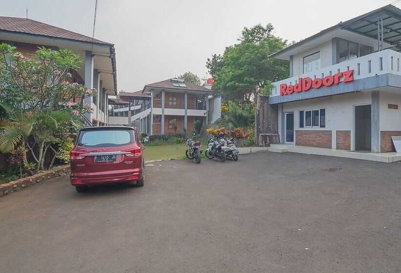 بنسيون Reddoorz Plus At Hotel Negeri Baru Lodaya Puncak