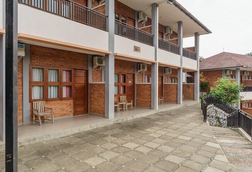 بنسيون Reddoorz Plus At Hotel Negeri Baru Lodaya Puncak